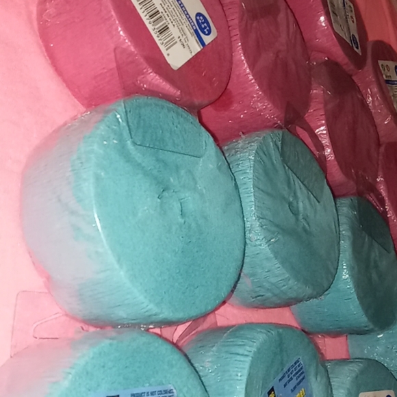 Crepe Streamers - Picture 3 of 3